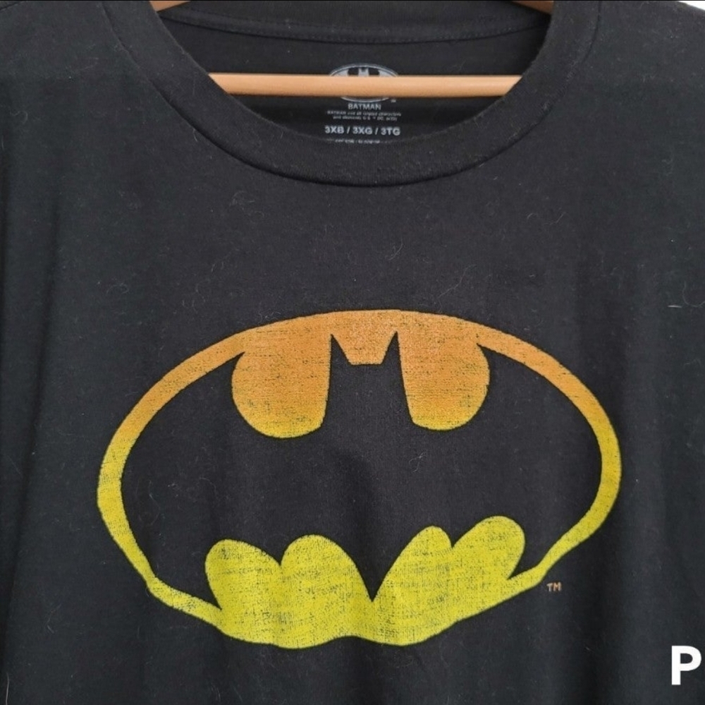 Black Batman t-shirt yellow bat logo